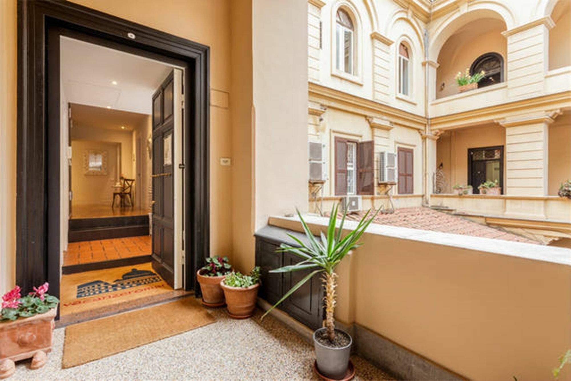 5 Rooms Apartment For 7 People Near Coloseum Roma Exterior foto